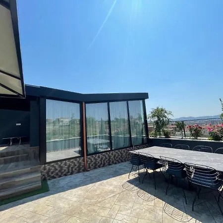 Perla Luxury Penthouse ティラナ