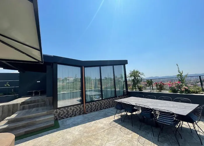 Perla Luxury Penthouse ティラナ
