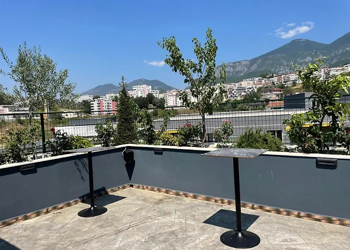 아파트 Perla Luxury Penthouse 티라나